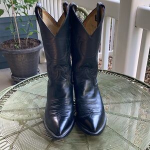 Justin ladies leather cowboy boots. Made n Mexiico 6.5 B 10.5 shaft
